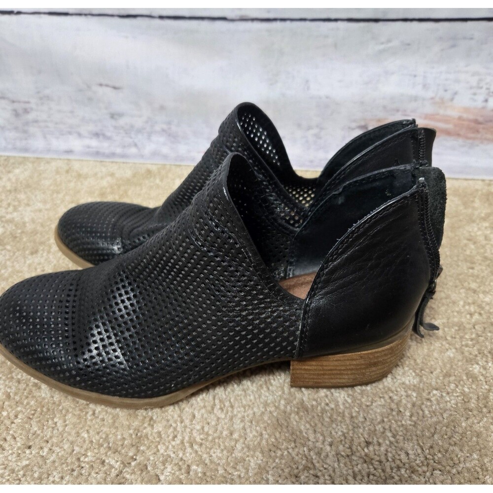 Sofft Womens Boots Size 8.5 Black Leather Perforated Ankle Booties Cut Out Low